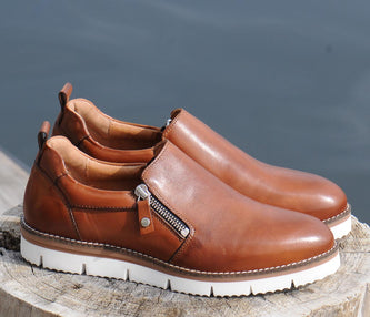 Zinza - Moderne og eksklusiv sko med glidelås i cognac skinn
