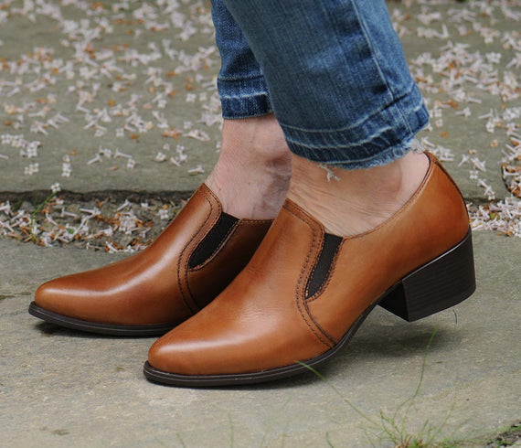Zinza - Loafer med de små detaljene i cognac skinn.