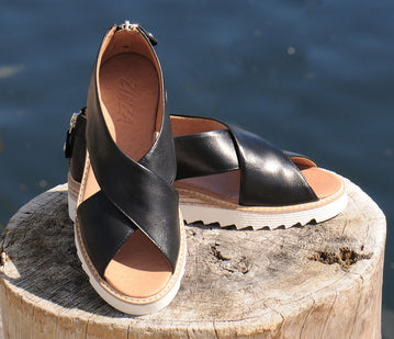 Zinza - Sandal med glidelås bak i sort skinn