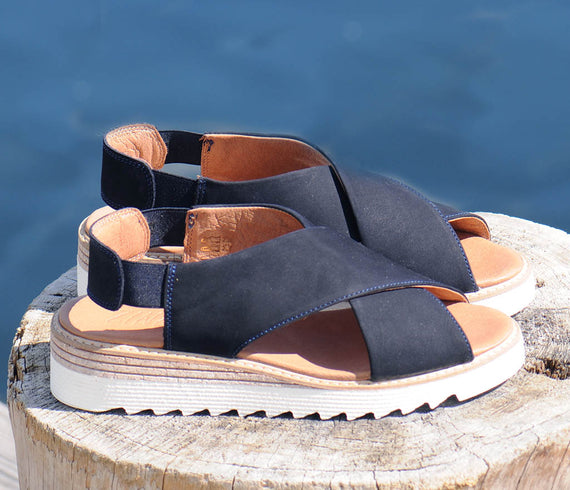 Zinza - Sandal med strikk på siden i navy nubuk skinn