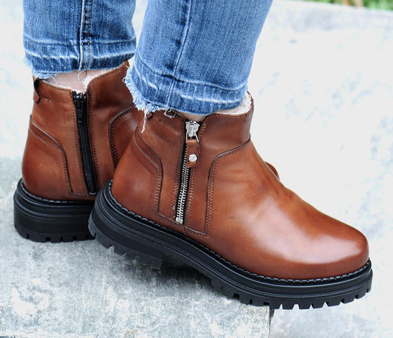 Zinza - chunky boots er Sesongens trend med ekte sauskinn fôr.